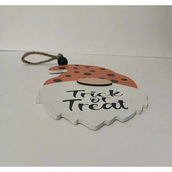 GNOME TRICK OR TREAT SIGN Door Hanger Plaque Halloween Fall Thanksgiving Decor - Picture 3 of 3